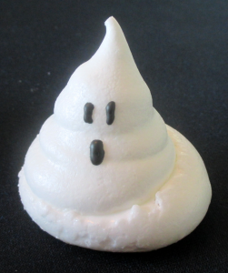 Meringue-ghosts for a scary birthday party